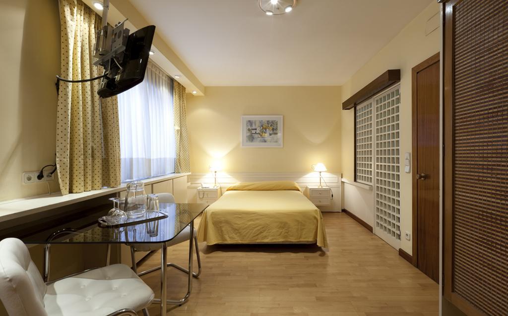 Apartamentos Centro Colon Madrid Eksteriør billede